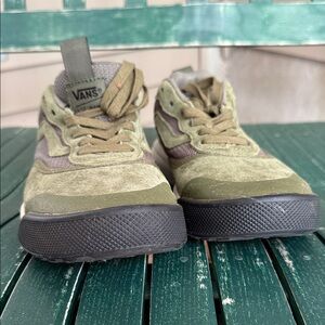Brand New Men’s Vans Ultrarange Sneakers